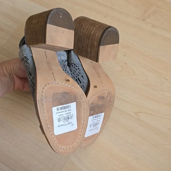 Vince Camuto Keannie Leather Open Toe Stacked Gray Block Heels Sandals Size 5M - Picture 9 of 10